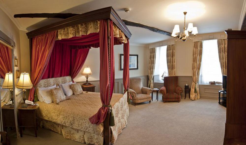 The Castle Hotel Llandovery Exterior photo