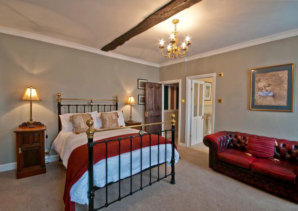 The Castle Hotel Llandovery Exterior photo